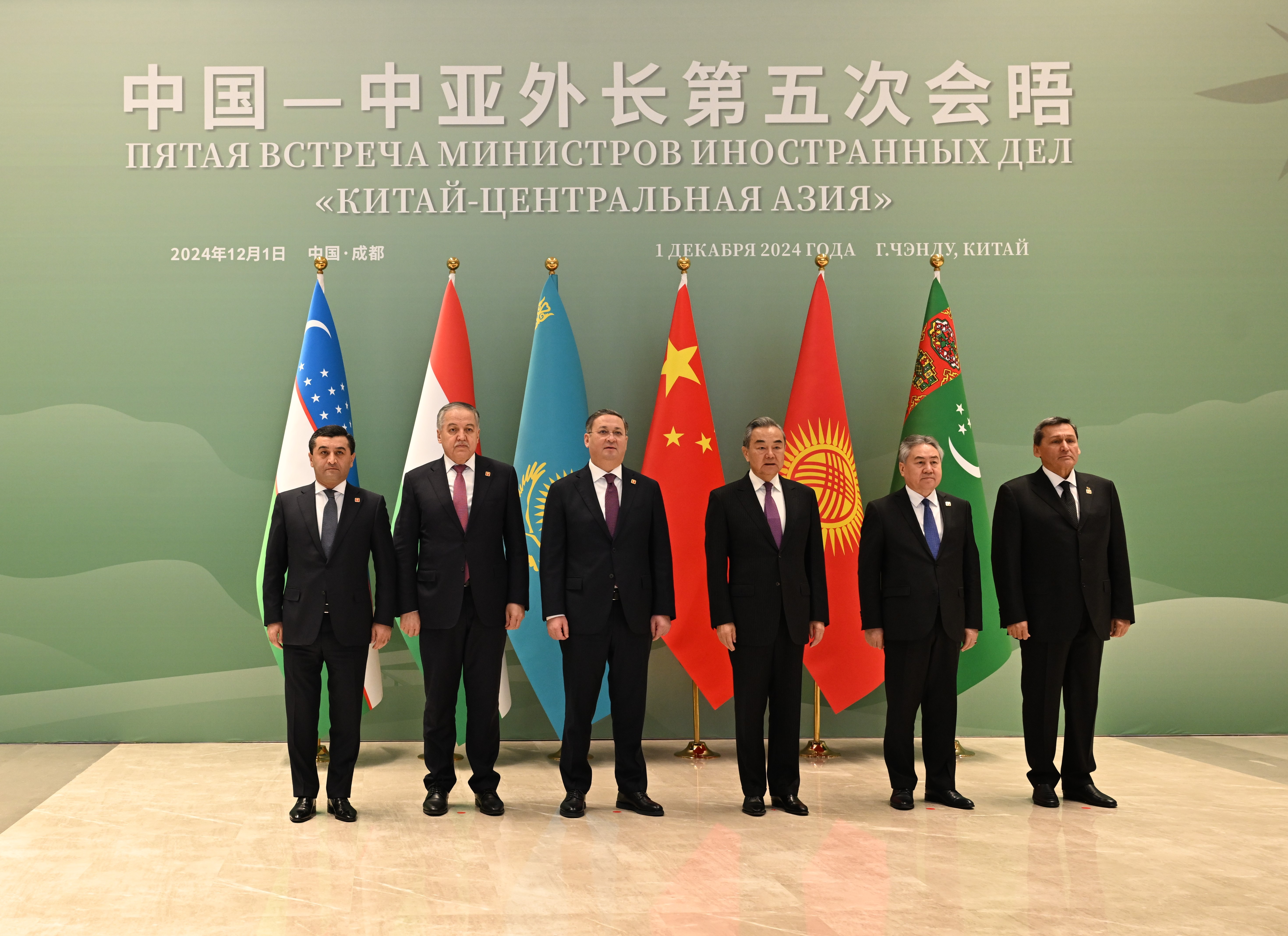 Syrtqy ister mınıstrleri Qytaıda kezdesti