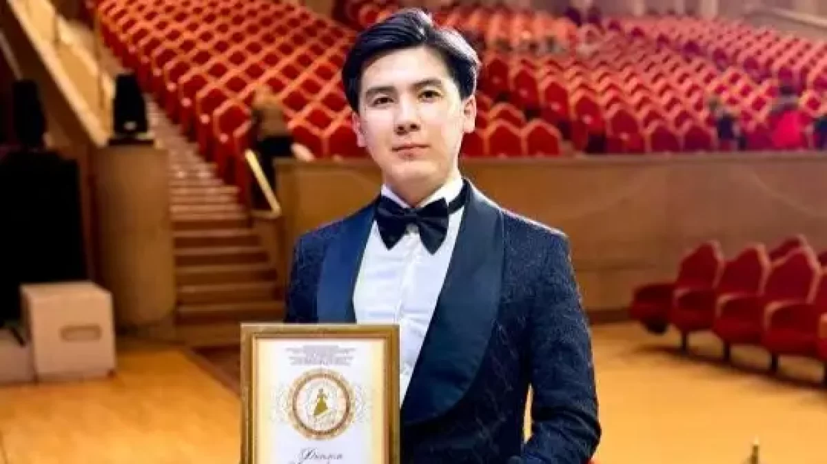 Qazaqstan ónerpazy Máskeýde top jardy