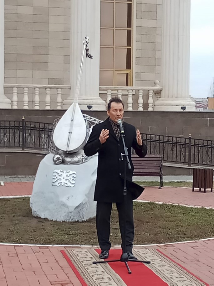 Ult ónerine kórsetilgen qurmet