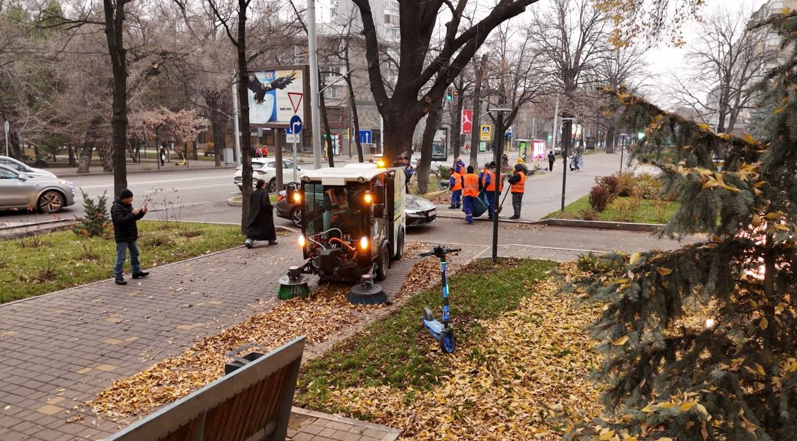 Almatyda aýmaqtardy sanıtarlyq tazalaýǵa baqylaý kúsheıtildi