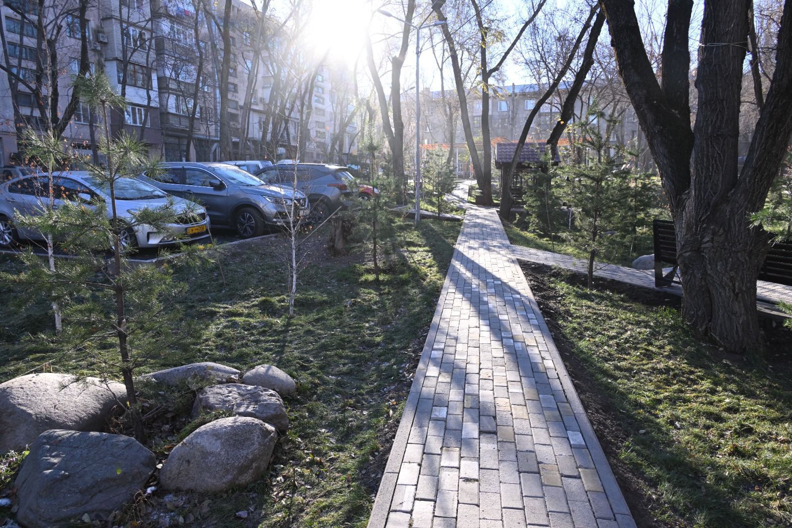 Almatyda ınfraqurylymdy jańartý jumystary jalǵasyp jatyr