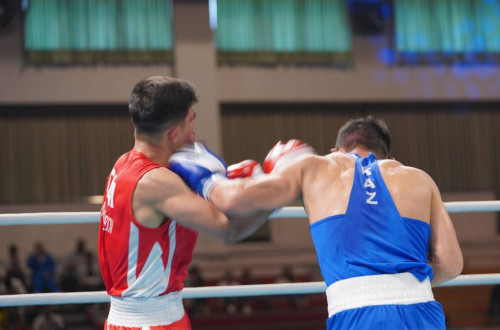 Abylaıhan Júsipov Túrikmenstan boksshysyn aıqyn basymdyqpen jeńdi