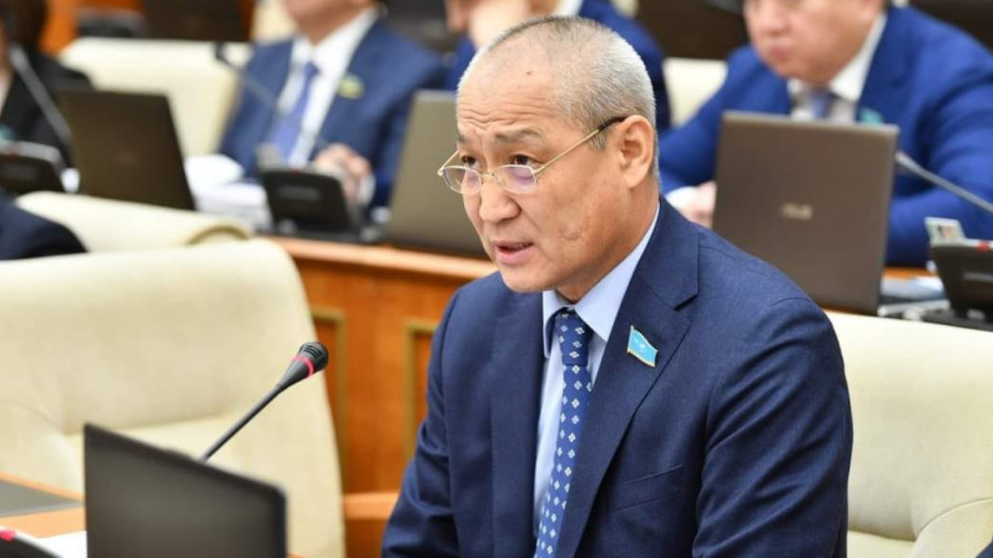 Kásipkerler durys jumys jasasa olarǵa eshkim aıyppul salmaıdy - Edil Jańbyrshın