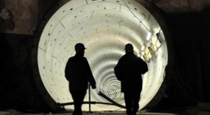 Qytaıda jer opyrylyp, 13 jumysshymen baılanys úzilgen