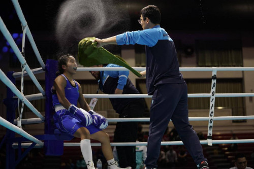 Uljan Sársenbek Vetnam boksshysyn aıqyn basymdyqpen jeńdi