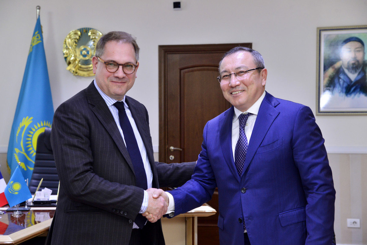 Sorbonna-Qazaqstan ınstıtýtyna 10 jyl toldy