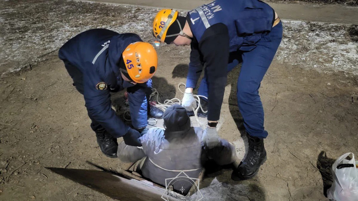 Oral turǵyny úsh metrlik káriz qudyǵyna túsip ketken