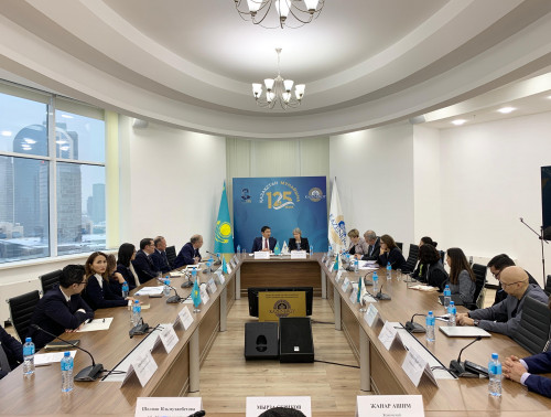 KAZENERGY-de  О́SAB Basqarma Tóraǵasy Helen Klarkpen kezdesý ótti