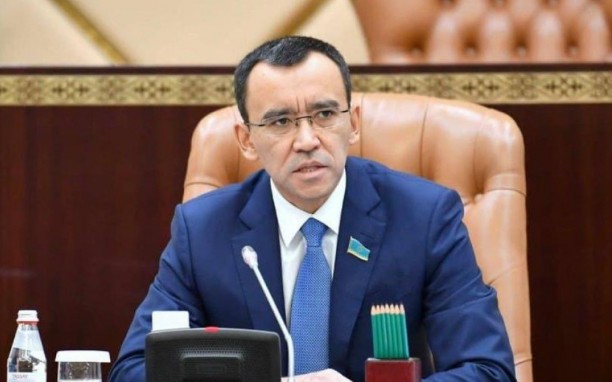 Palata otyrysynyń kún tártibi bekitildi