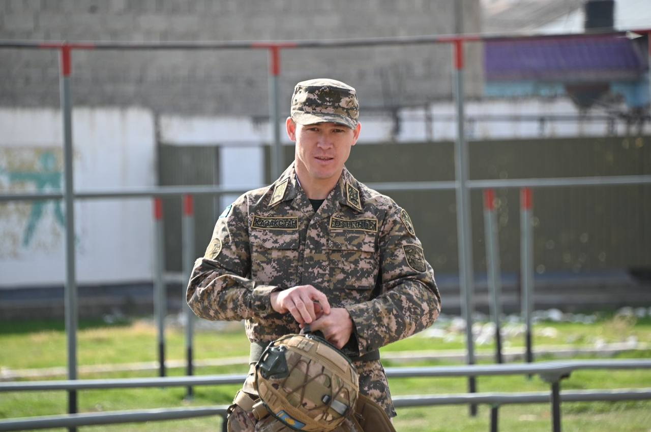 Júzden júırik shyqqan serjant