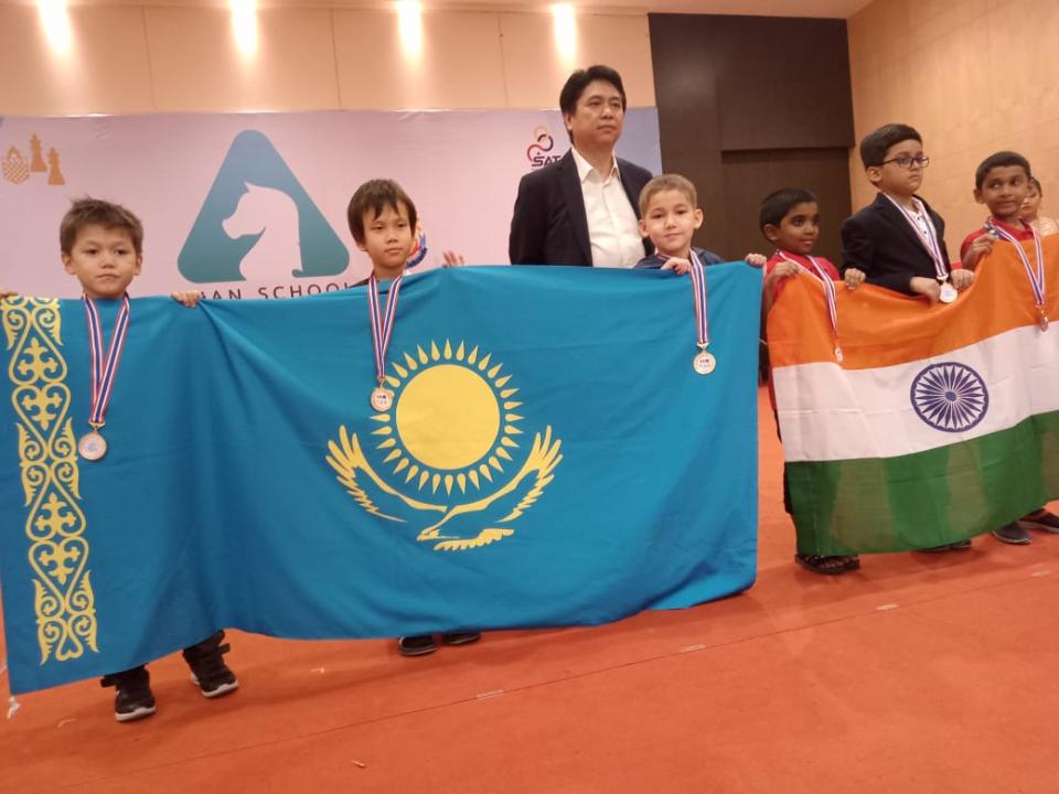 Segiz jasar oqýshy shahmattan Azııa chempıony atandy