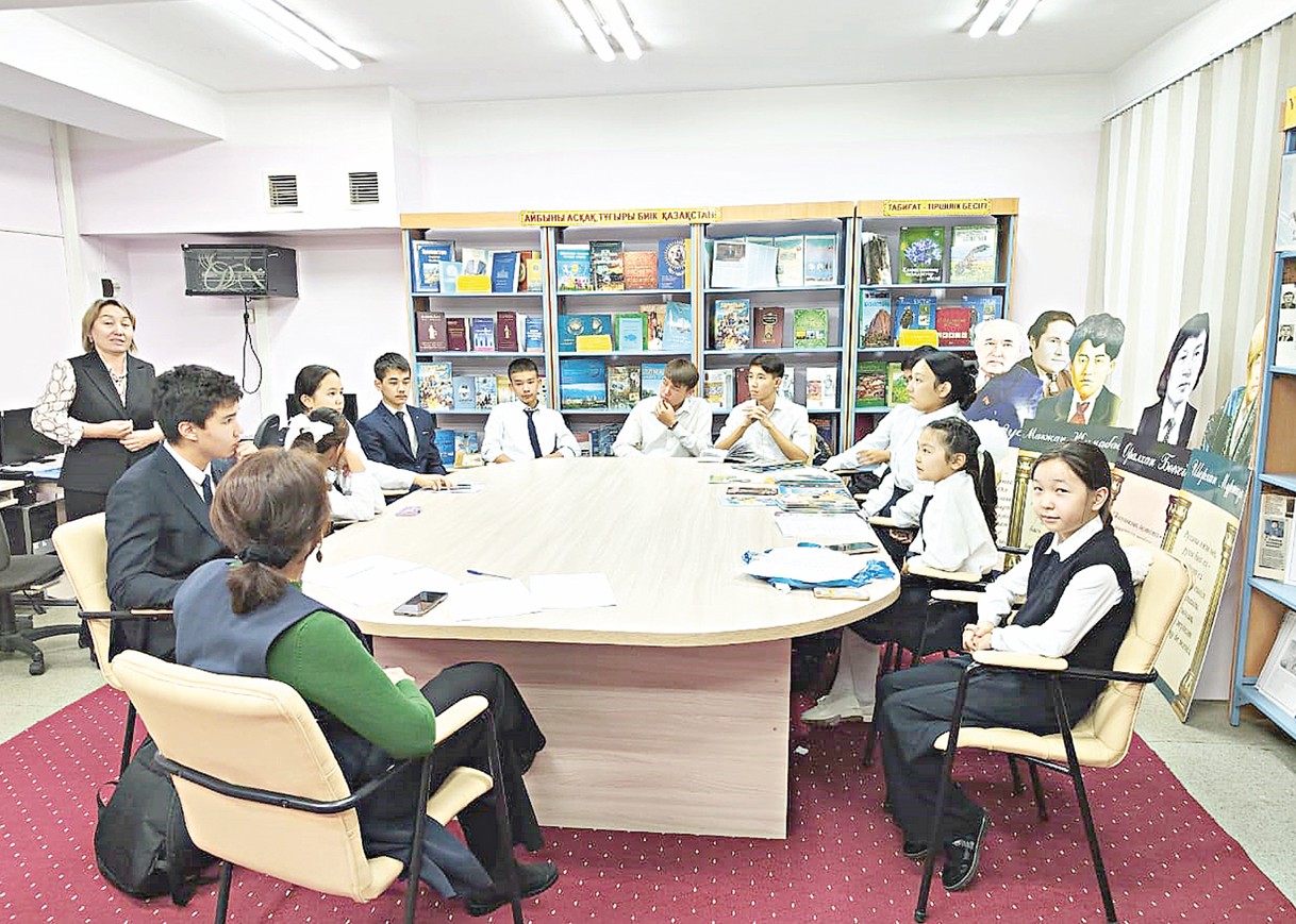 Satırık mektebinde murajaı ashyldy