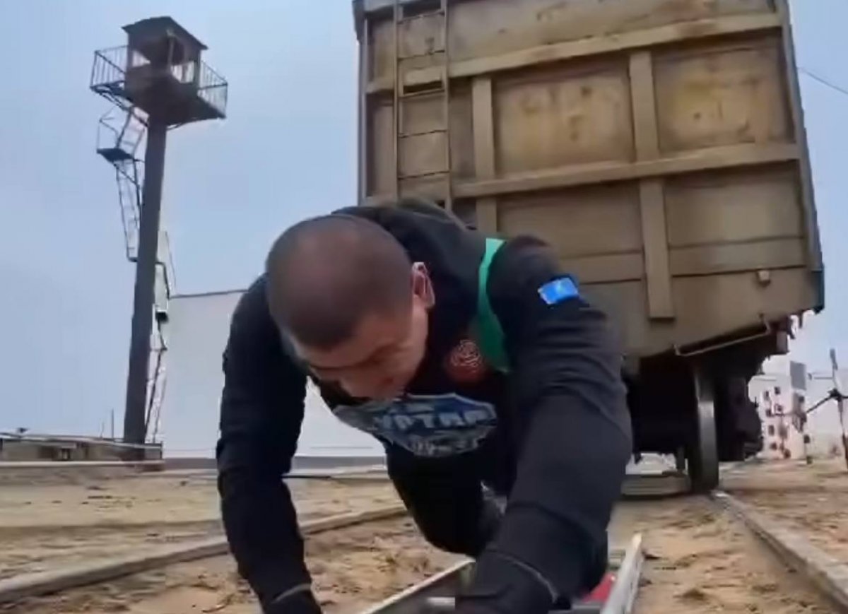 Vagon súıregen jigit