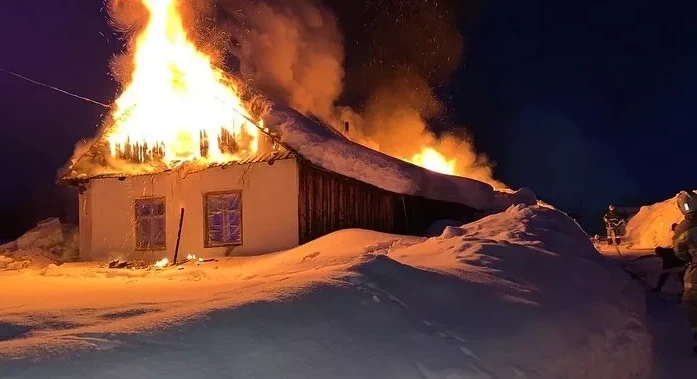 Petropavlda órtenip jatqan úıden 2 adam qutqaryldy