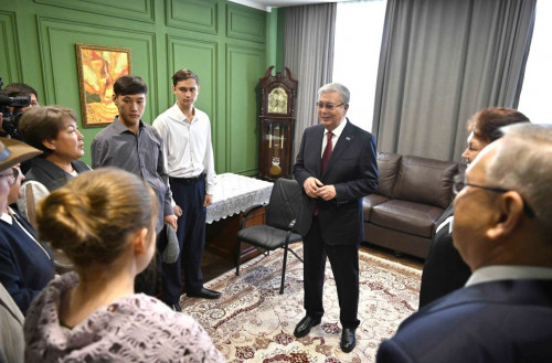 Prezıdent Úshtóbe qalasynda ornalasqan Kemel Toqaev atyndaǵy mektepke bardy