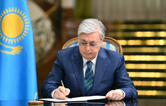 Prezıdent energetıkterdi marapattaý týraly Jarlyqqa qol qoıdy