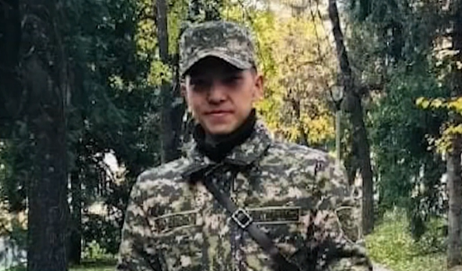 Semeıde 22 jastaǵy jigitti azaptap óltirgen kúdikti 12 jylǵa sottaldy