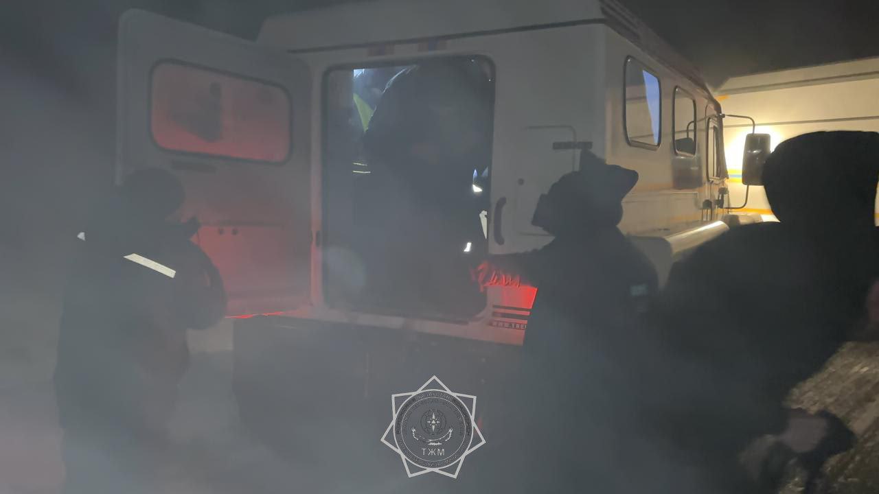 Jetisýda 26 adam qar qursaýynda qalyp qoıǵan