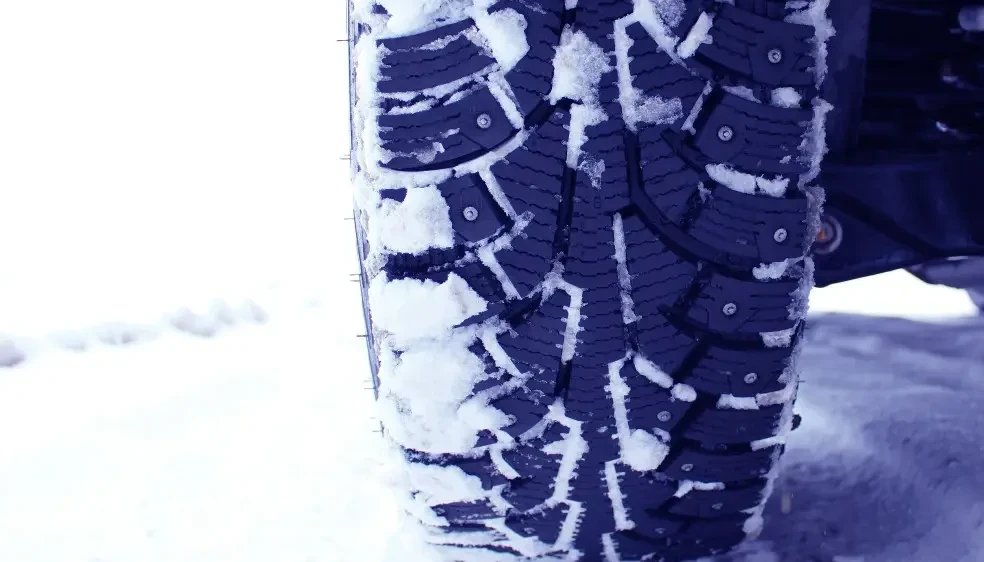 Jazǵy dóńgelekterin aýystyrmaǵan 53 júrgizýshige aıyppul salyndy