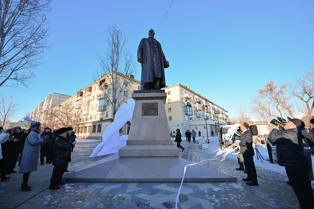 Oıshyl aqynnyń eńseli eskertkishi