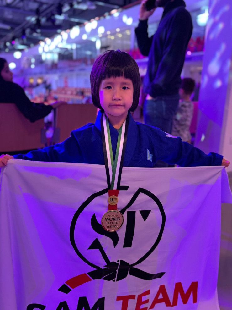 Ǵalam ǵajaptary: 6 jasar chempıon