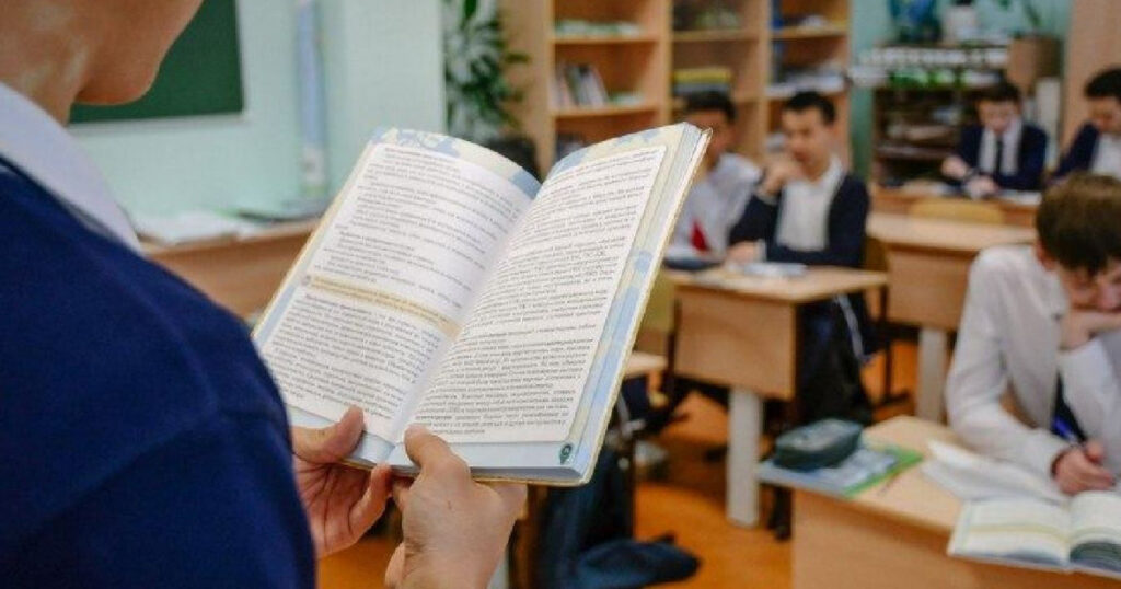 Mekteptegi maman tapshylyǵyn qalaı sheshemiz?