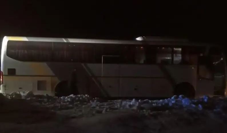 59 qostanaılyq qar qursaýynda qalǵan