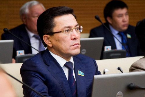 Temirjol tasymaly naryǵynda áli de básekege qabiletti emespiz - depýtat