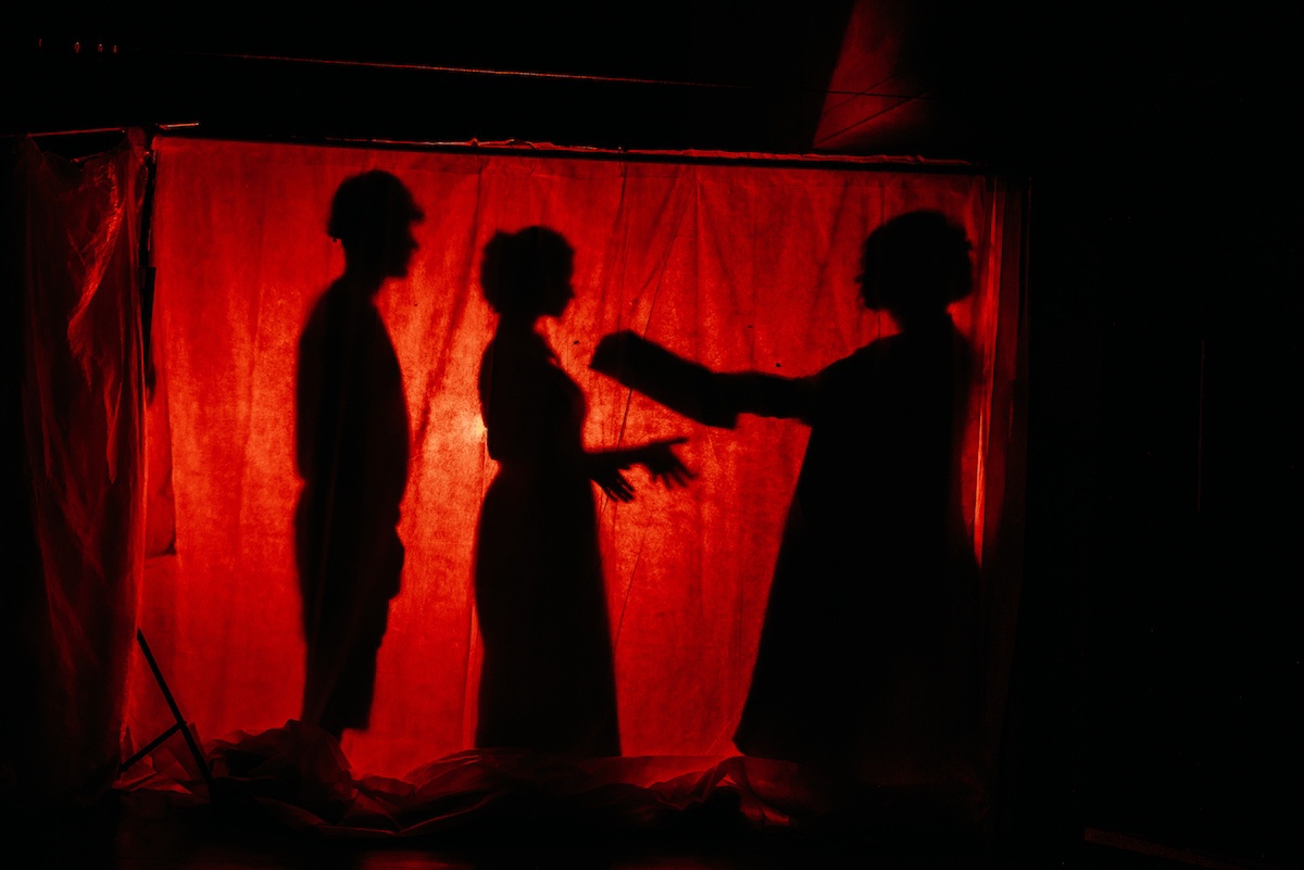 Teatr tynysy: kásibı synshylar baǵasy