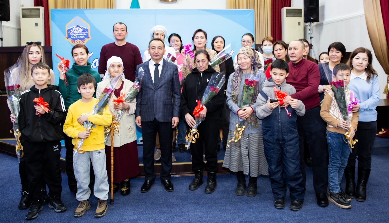 16 otbasy qýanyshqa keneldi