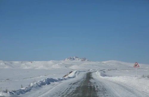 Shyǵys Qazaqstan oblysynda kólik qozǵalysyna shekteý qoıyldy