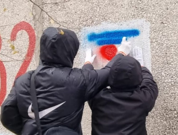 Astanada narkograffıtı jarnamalyq paraqshalaryn taratqan turǵyn ustaldy