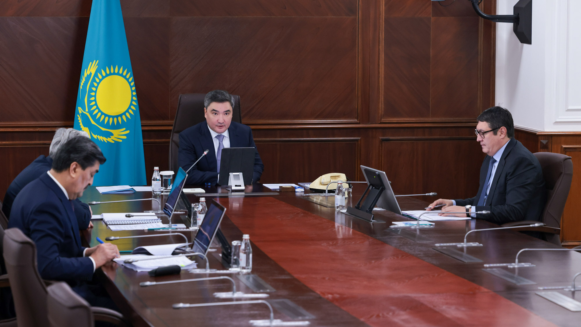 Úkimette «Jasyl ekonomıkaǵa» kóshý jónindegi keńes otyrysy ótti