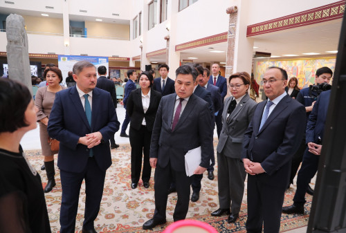 Áleýmettik qyzmetkerlerdi daıarlaý máselesi talqylandy