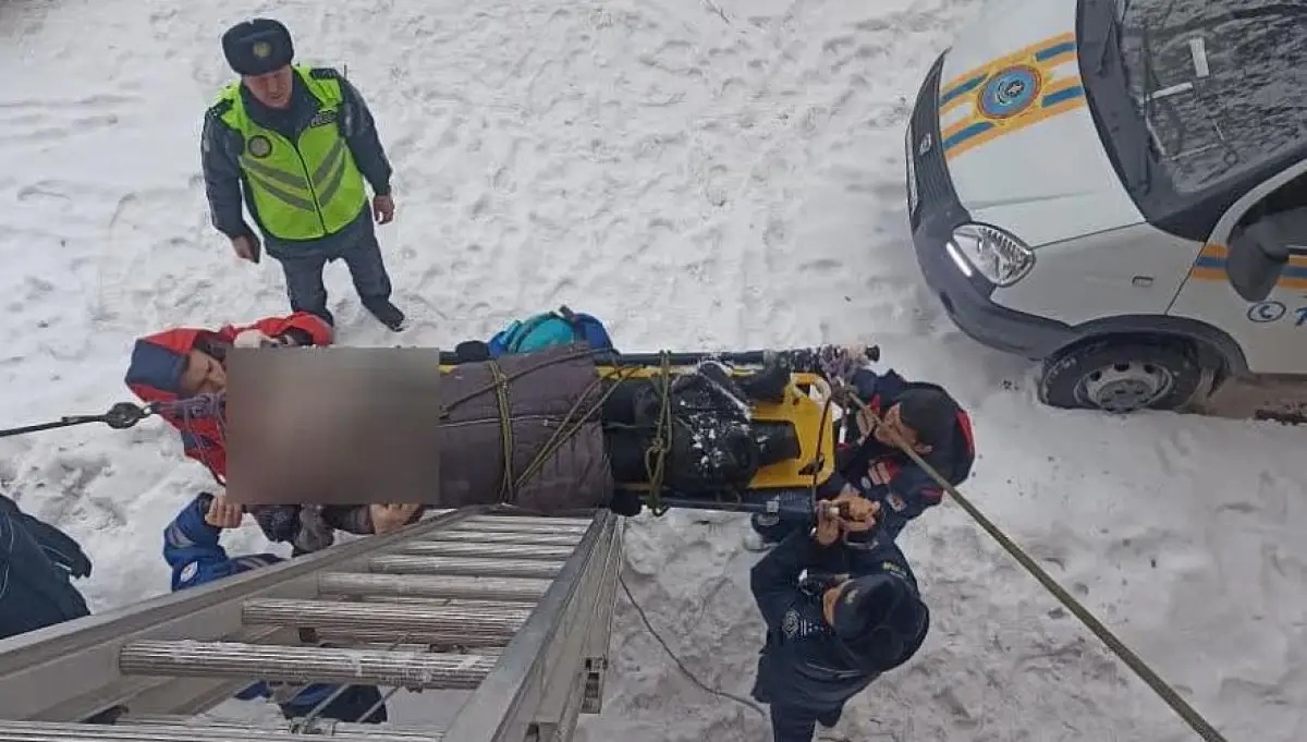 Pavlodarlyq áıel besinshi qabattan qulap ketti