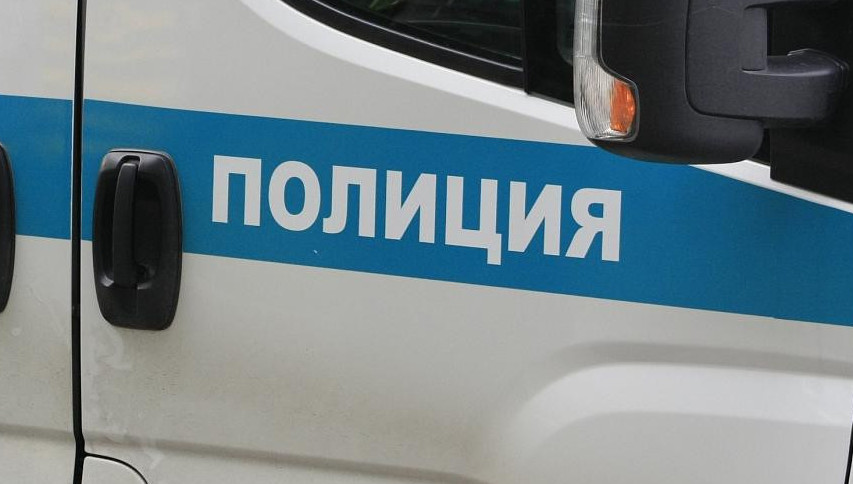 Kólik júrgizýshisi beton sham baǵanasyna soǵylyp, kóz jumdy