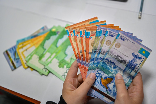 Bıyl kimderdiń jalaqysy ósetini belgili boldy