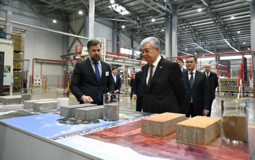 Memleket basshysy qurylys ındýstrııasy nysandarymen tanysty