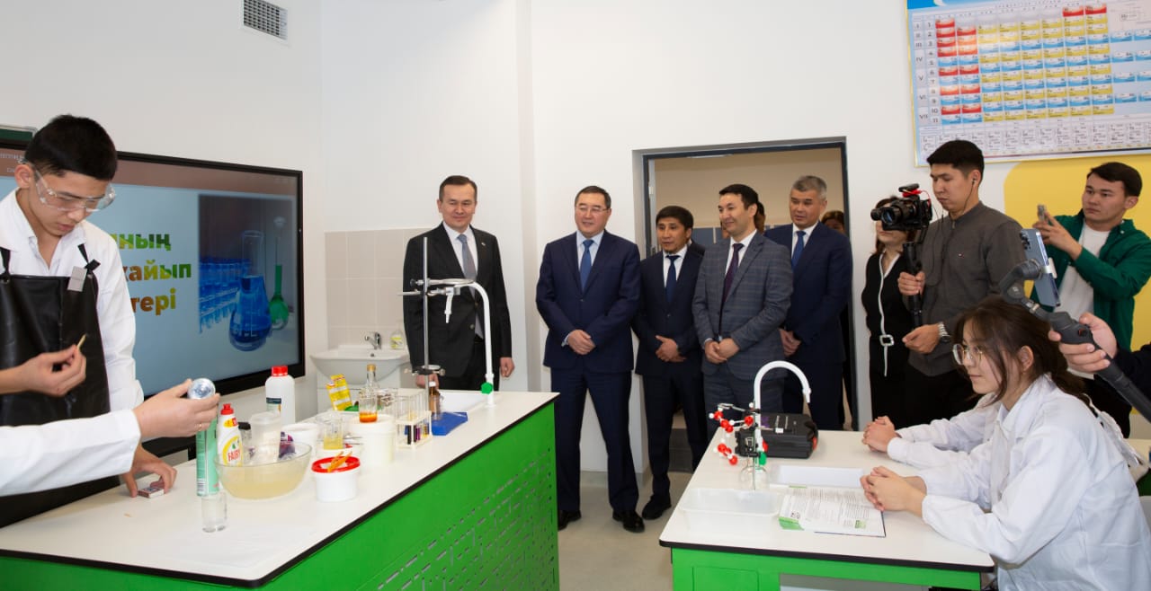 Qarasaı aýdanynda eki jaıly mektep esik ashty