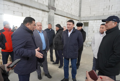 Májilismender qurylysy toqtap turǵan mádenıet úıiniń máselesin talqylady