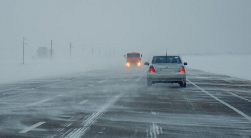 Eki oblystaǵy jol ýchaskelerinde kólik qozǵalysyna shekteý qoıyldy