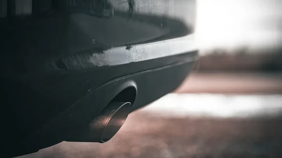 Kóligin uzaq qyzdyrǵan júrgizýshiler aıyppul arqalaıdy