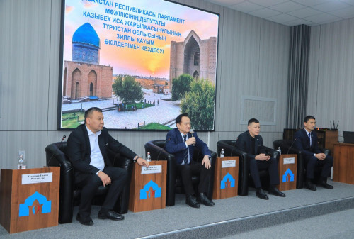 Májilismender jumysshylardyń eńbek jaǵdaıyna nazar aýdardy