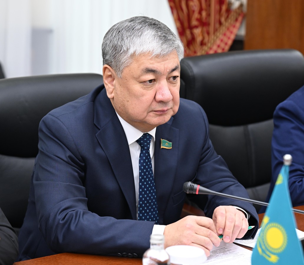 Júıeli kózqarasty talap etedi