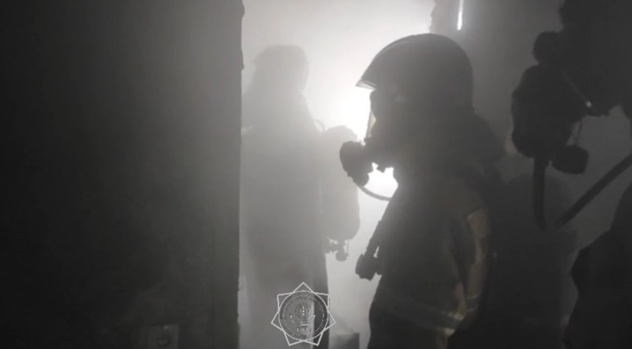 Saran qalasyndaǵy turǵyn úılerdiń birindegi páterden órt shyqty