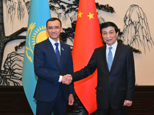 Senat tóraǵasy Qytaıǵa resmı saparmen bardy