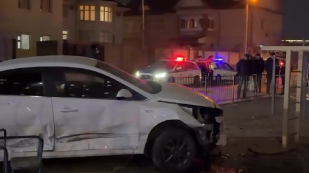 Aqtaýda alańqaıda balany kólik qaǵyp ketken