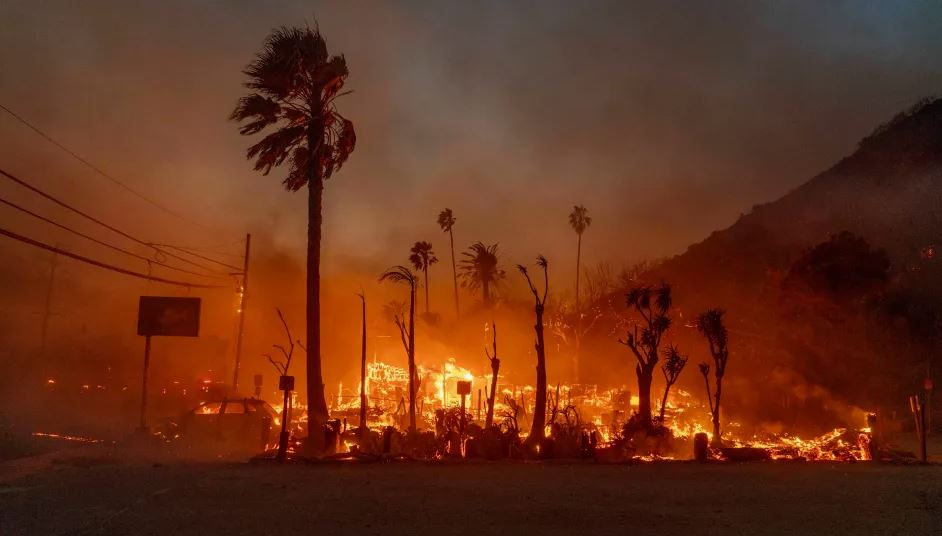 Kalıfornııadaǵy órt seıilmeı tur