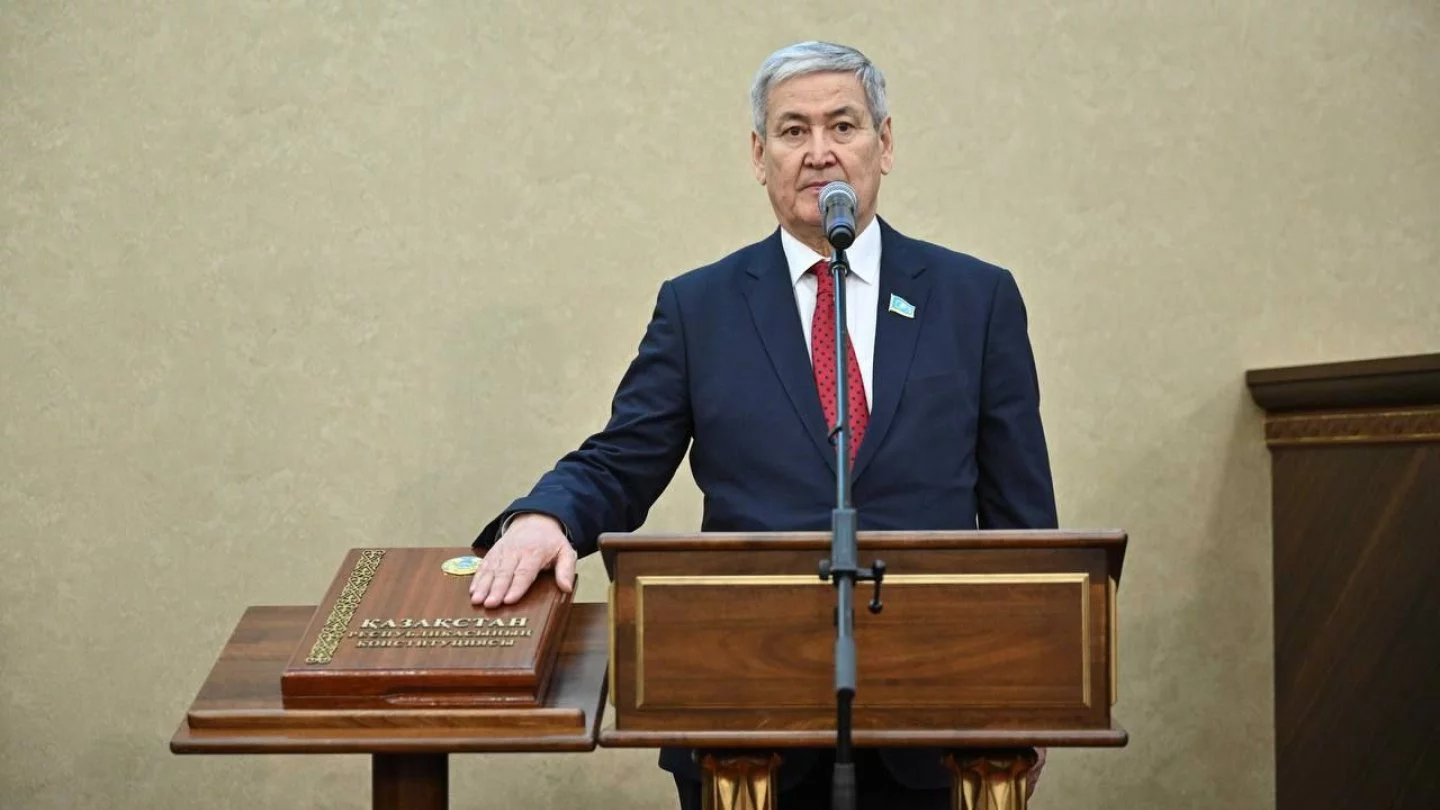 Asylbek Nuralın Májilis depýtaty retinde ant berdi