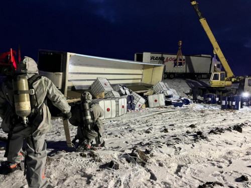 Hımııalyq zat tıelgen júk kóligi aýdarylyp qaldy